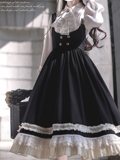 Weiße Bluse mit Bischofsärmeln und Falten