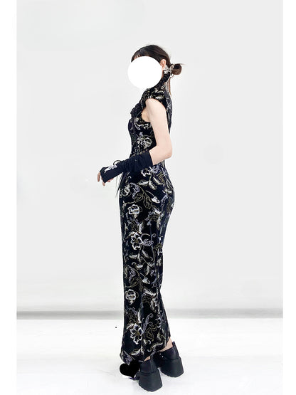 Robe Qipao en velours noir avec broderie florale et détails découpés, bouton et nœud