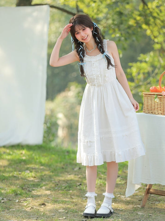 Robe blanche sans manches à volants et nœuds