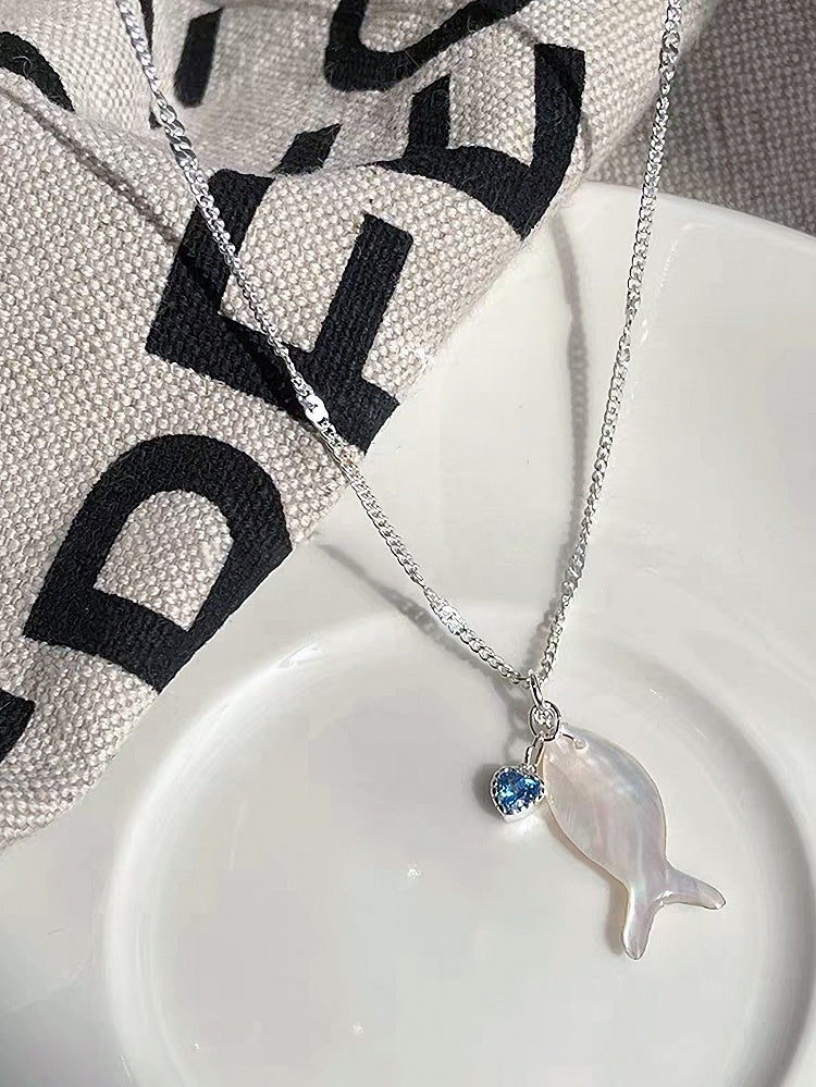Y2K Halskette Blau/Weiß Fisch Herz und Bittersüß Strass Anhänger
