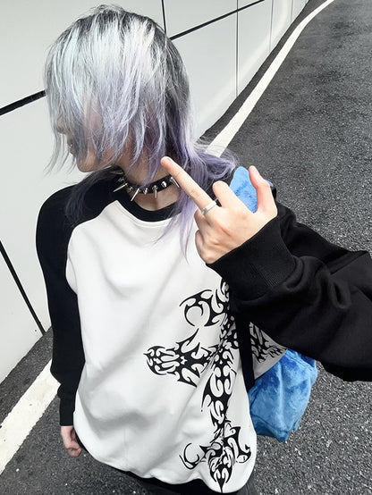 Black and White Colorblock Tattoo Cross Graphic Sweatshirt