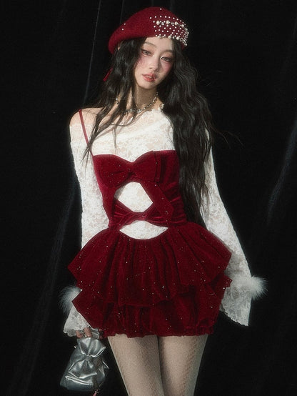 Robe de Noël rouge à volants et détails découpés avec culottes gratuites