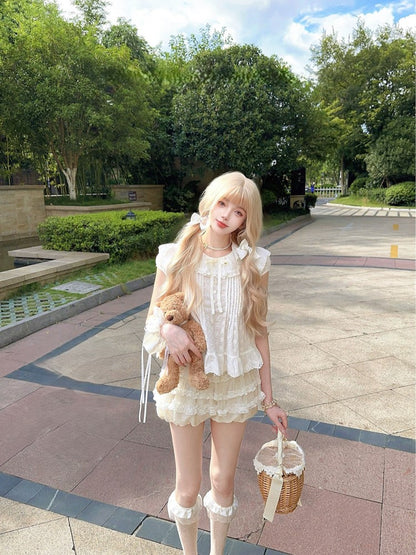 Bluse mit besticktem Besatz, weiße Dollcore-Blumenschleife mit Rüschen