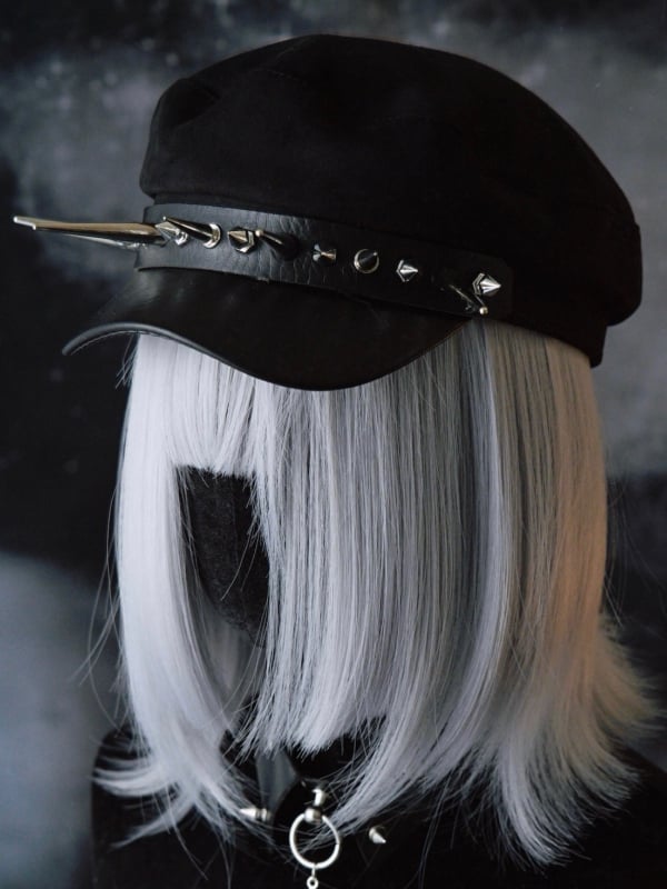 Gothic Baskenmütze mit Nieten in Schwarz