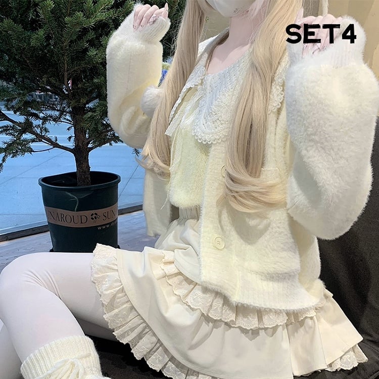 Pull jaune à col rond et plat + cardigan blanc + jupe doublée à trois épaisseurs