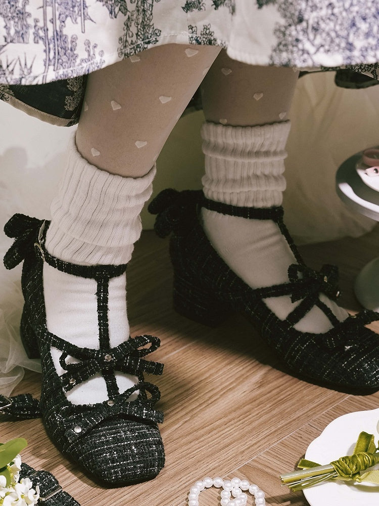 Design Lolita Schwarze Akzente Quadrat mit Schleife Elegante Zehen-T-Riemen-Schuhe
