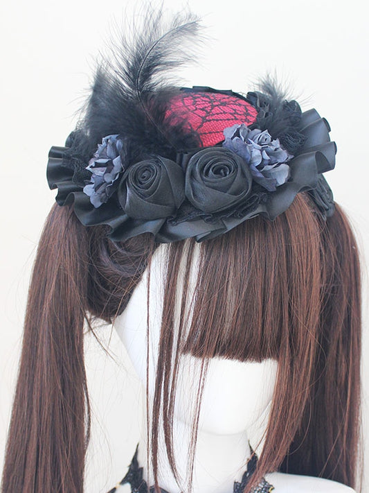 Chapeau noir à bordure en dentelle et plumes avec voile