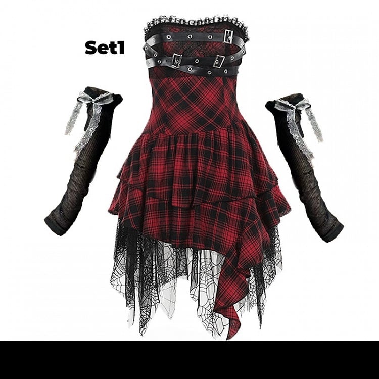 Robe punk glamour sans bretelles à carreaux rouges et ourlet mouchoir avec boucles
