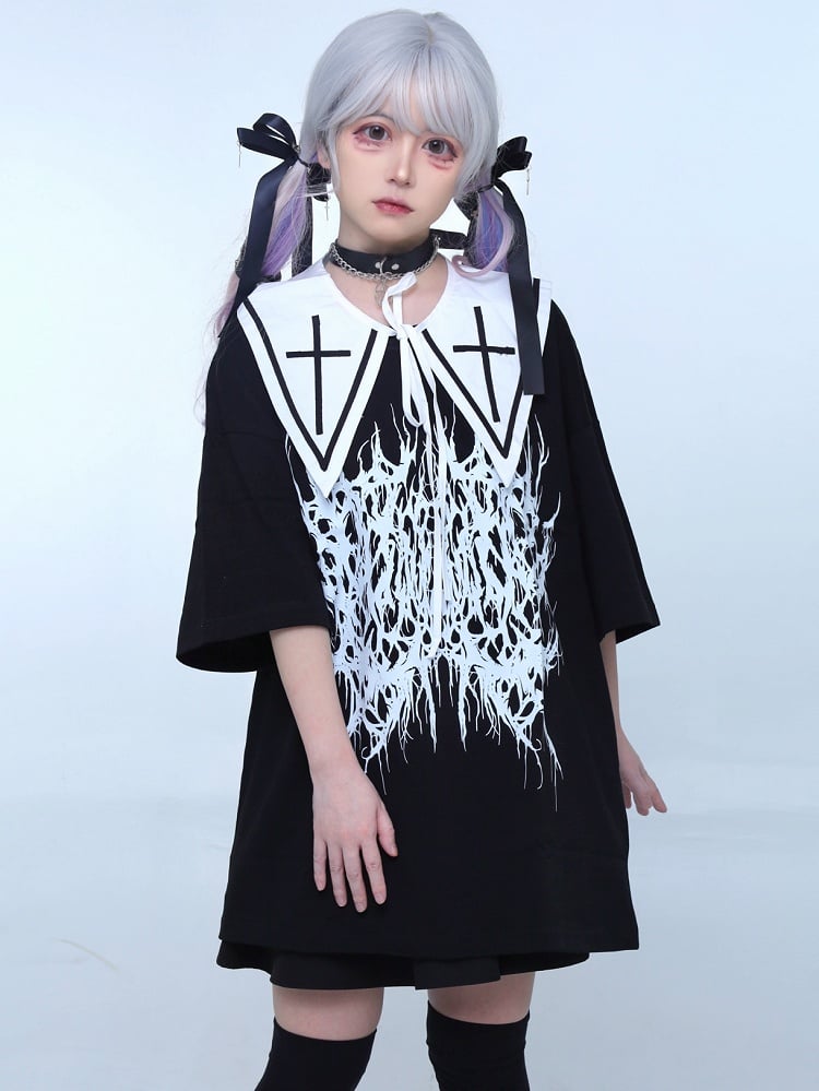 Runder Kei-T-Shirt mit schwarzem Halsausschnitt und Jirai-Schmetterlingsdruck