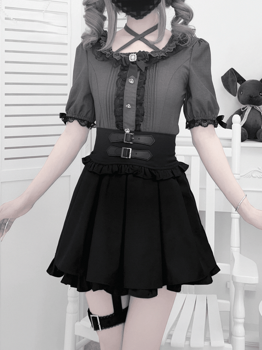 Herzförmiger Ausschnitt, Kei mit Strass, Falten, graue Details, Bluse im Jirai-Stil, quadratisch und