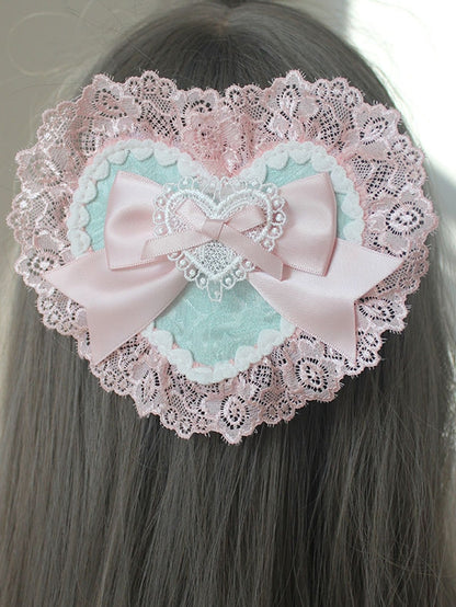 Barrette à cheveux en forme de cœur avec détails en dentelle et nœud papillon rose