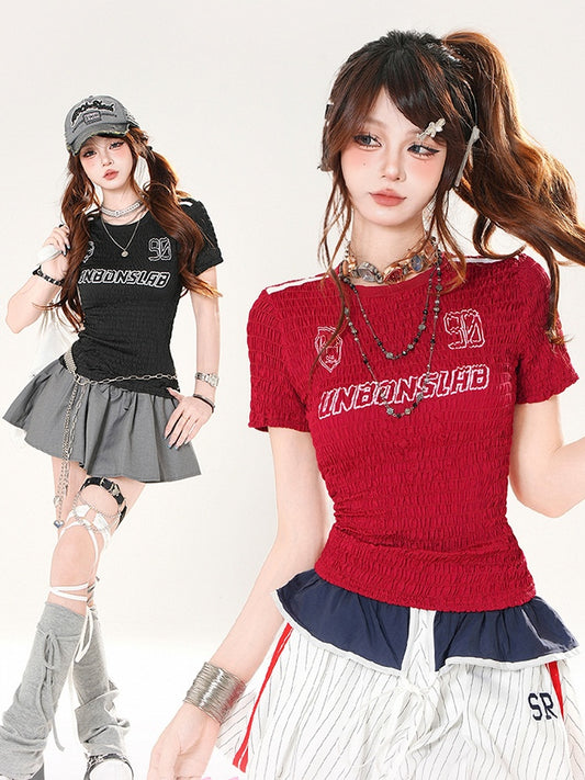 Slim-Fit T-Shirt Buchstaben- und Zahlenprint Schwarz/Rot