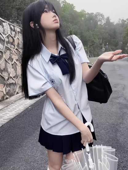 Preppy Sakura Shirt Stickerei Stil Weiß/Grau/Blau