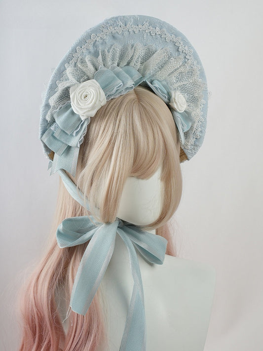 Bonnet Lolita à volants bleus et bordure en dentelle florale