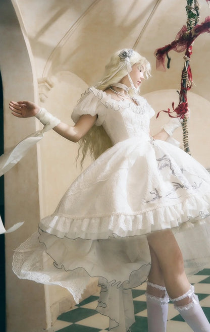 Robe jupe haute-basse blanche brodée d'os de dragon Shiro avec superposition de broderie cathédrale