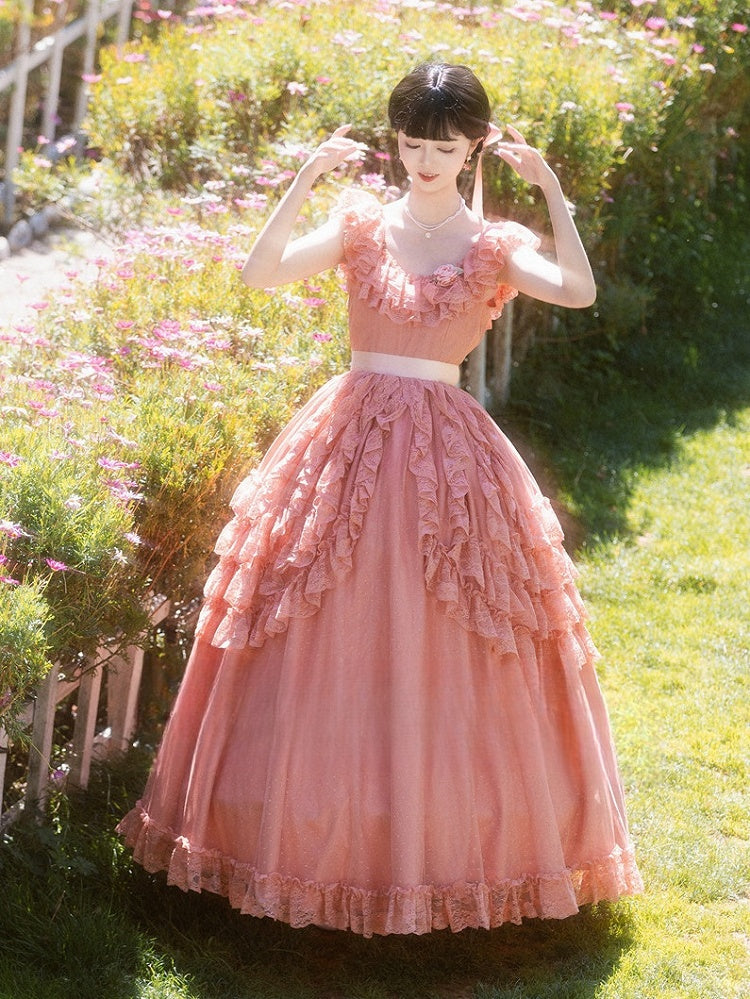 Robe vintage rouge vin/rose à volants en dentelle et décolleté à épaules dénudées