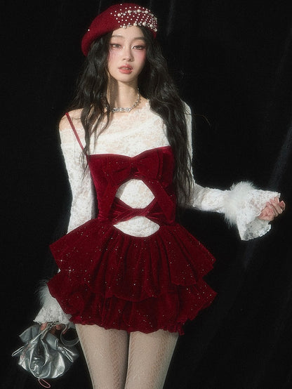 Robe de Noël rouge à volants et détails découpés avec culottes gratuites