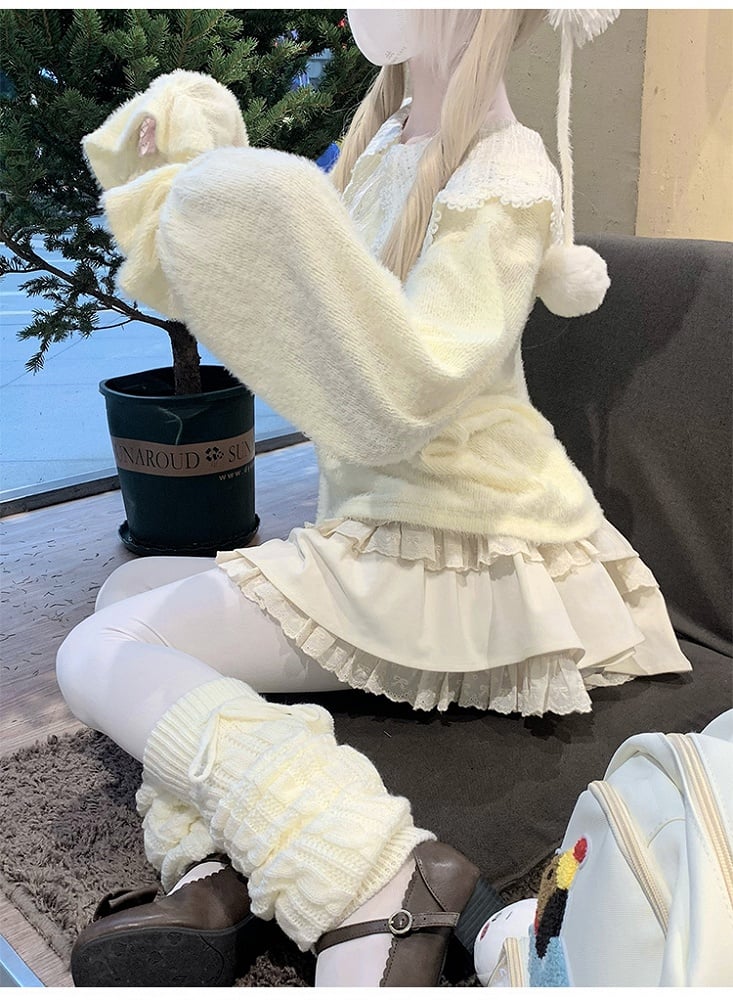 Pull jaune à col rond et plat + cardigan blanc + jupe doublée à trois épaisseurs