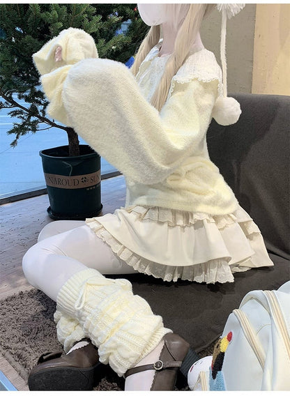 Pull jaune à col rond et plat + cardigan blanc + jupe doublée à trois épaisseurs
