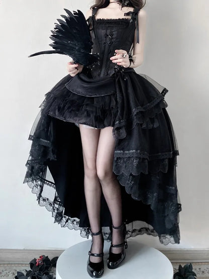 Schwarzes Korsett-Oberteil mit Schnürdetails und Stäbchen + Lolita-Rock mit mehreren Lagen und hohem Bund