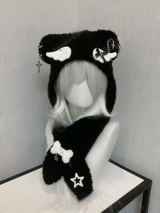 Bonnet en peluche avec oreilles d'ours croisées noires et blanches et écharpe en peluche avec os