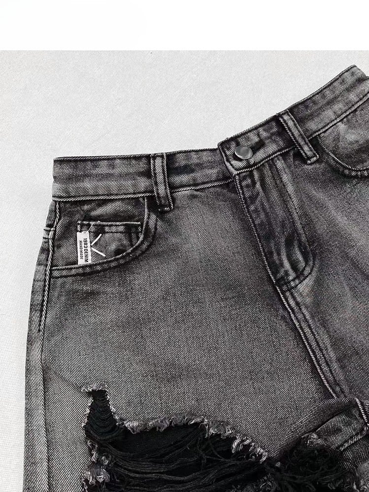 Design Distressed Bittersweet Y2K Rote Löcher + Bein-Accessoire-Stulpen Schwarze karierte Shorts