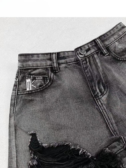 Design Distressed Bittersweet Y2K Rote Löcher + Bein-Accessoire-Stulpen Schwarze karierte Shorts