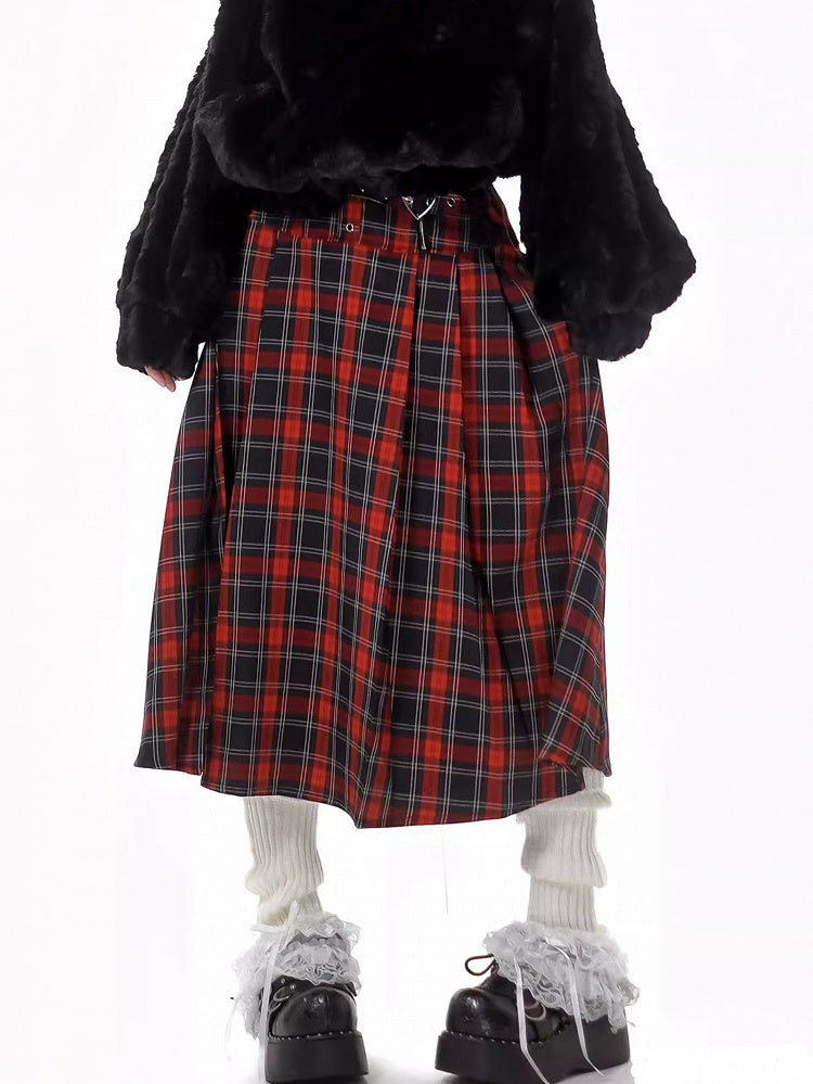 Red Heart Buckle Plaid Pleated Skirt