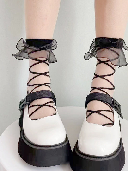Chaussettes Lolita blanches et noires à volants et bandes entrecroisées en organza