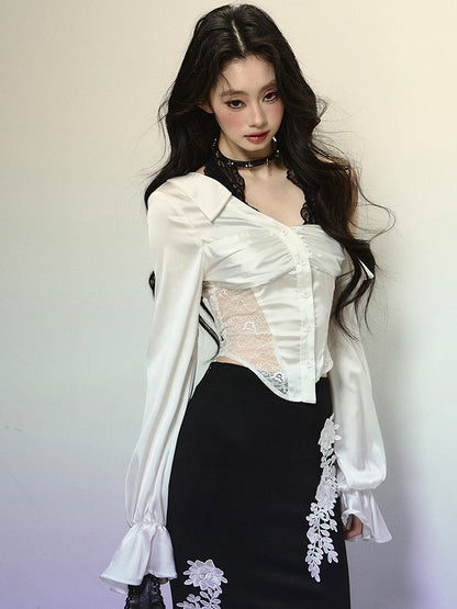 Weiße Bluse mit Spitzenpatch an der Taille und langen Ärmeln mit Neckholder-Design aus schwarzer Spitze