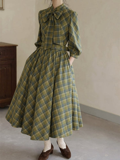 Robe à carreaux verts vintage avec ceinture et boucle à nœud papillon