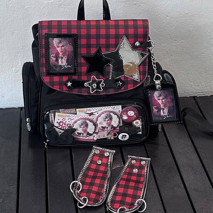 Mit Hasen-schwarzem Kartenhalter-Rucksack, rotem abnehmbarem Ita und Ohranhänger