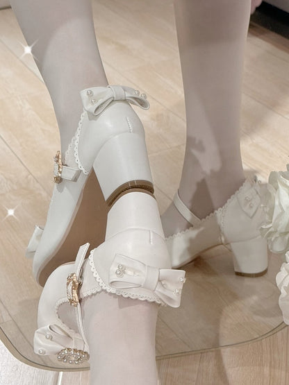Runde Lolita-Schuhe mit Mary-Toe-Dekor und Strasssteinen in Weiß und mit Perlen verziert