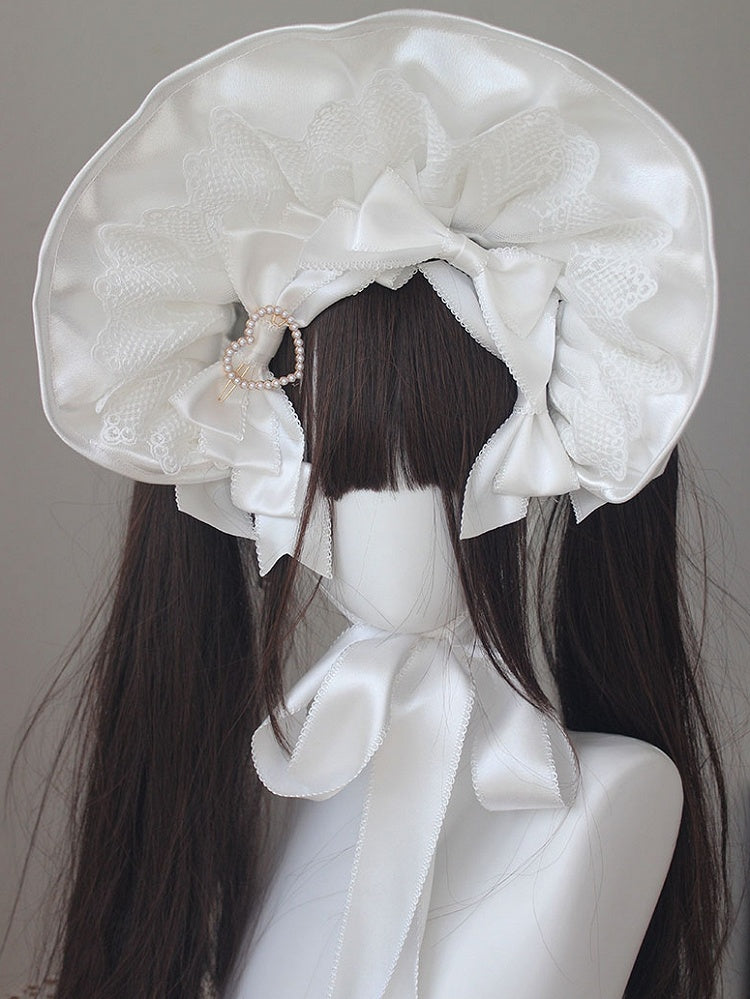 Bonnet à bordure en dentelle et nœud décoratif orné de perles