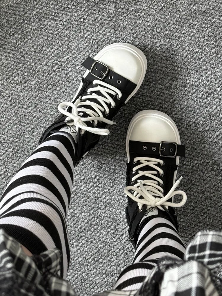 Schwarze Stiefel Bullhorn Plateau weiße Punksohle Schnalle - mit Canvas