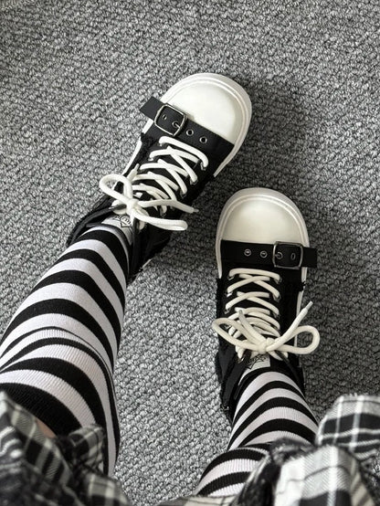 Schwarze Stiefel Bullhorn Plateau weiße Punksohle Schnalle - mit Canvas