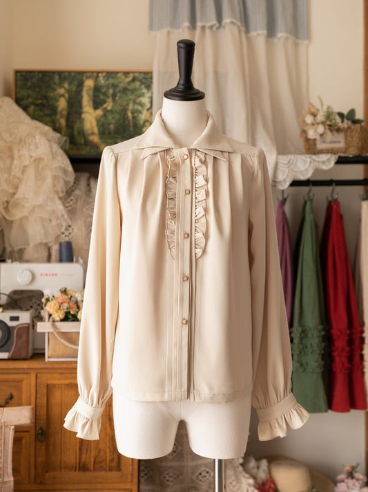 Chemise beige à manches longues et col pointu à double épaisseur