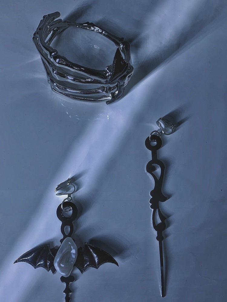 Claw Skeleton Gothic / Clips Silver Bracelet Ear