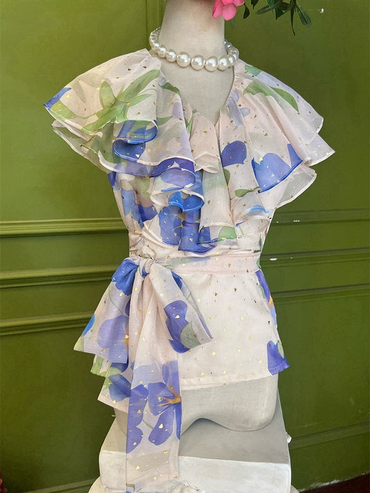 Haut en mousseline de soie à col châle à imprimé floral bleu vintage rose clair