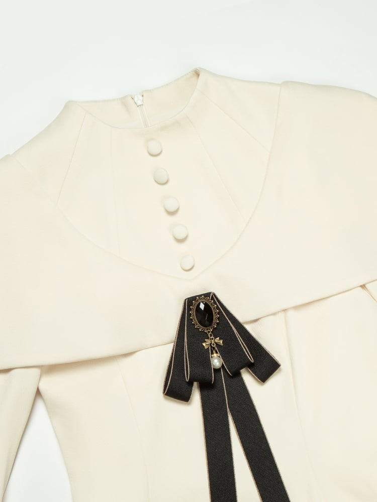Robe Lolita élégante à manches longues et cape beige