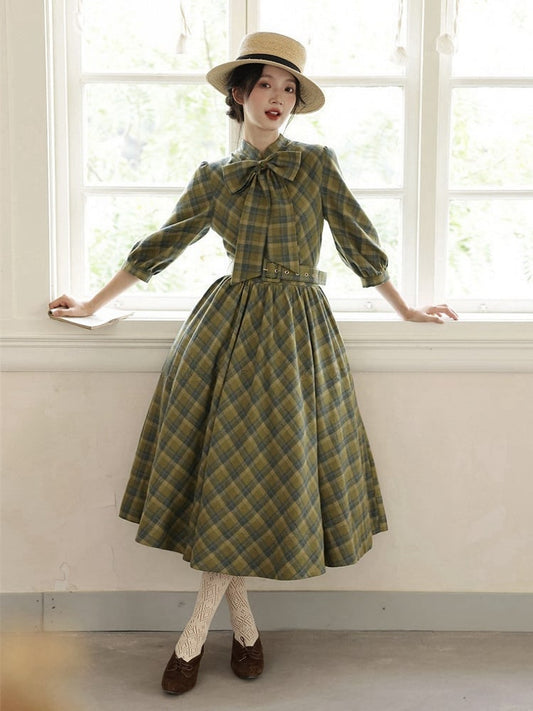Robe à carreaux verts vintage avec ceinture et boucle à nœud papillon
