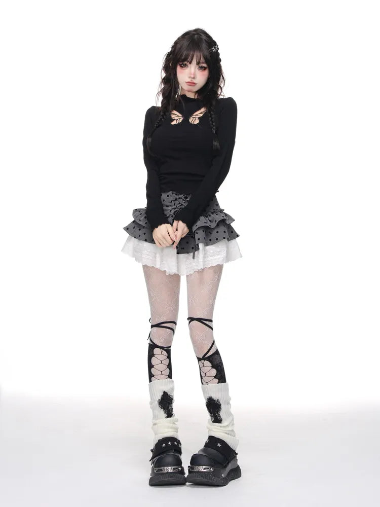 蝶結びの水玉模様のグレーのレースアップスカートのパターンと白いティアードディテール