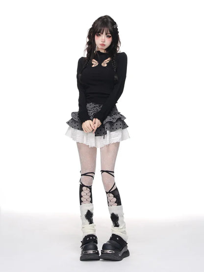 蝶結びの水玉模様のグレーのレースアップスカートのパターンと白いティアードディテール