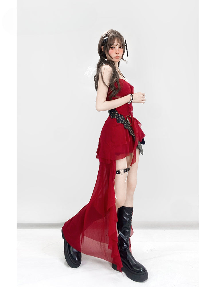 Robe camisole glamour asymétrique rouge vintage à ourlet volanté