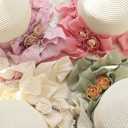 Chapeau de paille fleuri avec bordure en dentelle
