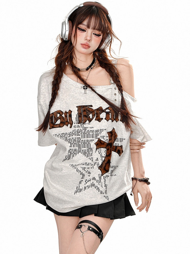 T-shirt à encolure asymétrique avec lettres léopard appliquées gris/marron