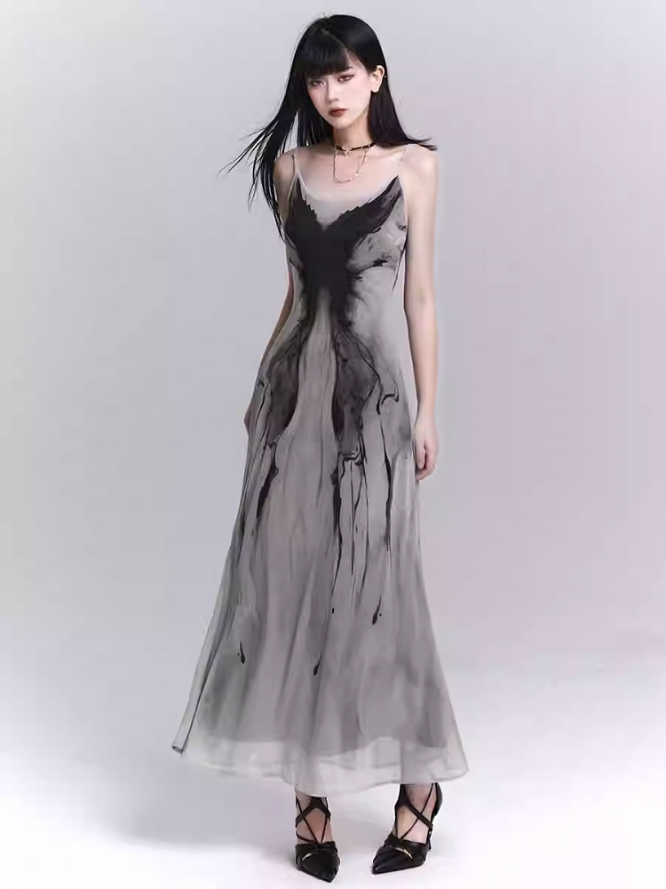 Robe moulante gothique grise à motif papillon