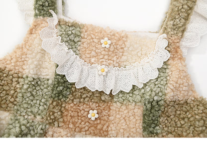 Robe salopette en polaire à carreaux avec détails floraux verts et bordure en dentelle et poches