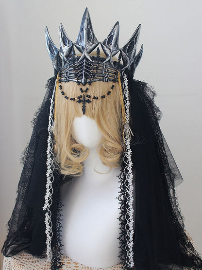 Breloque croix et perles, mains squelettes, couronne gothique noire