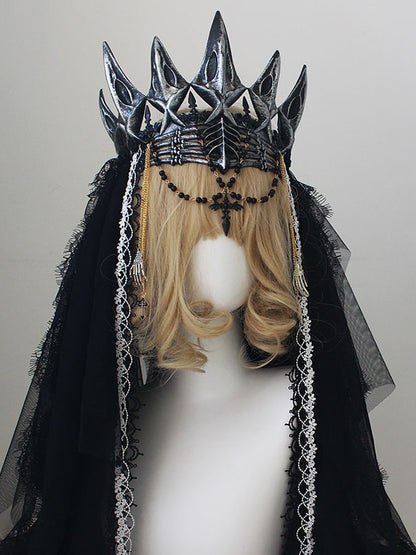 Breloque croix et perles, mains squelettes, couronne gothique noire